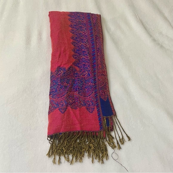 ❌Sold❌ Thick scarf pink and blue veil hijab - Picture 3 of 6